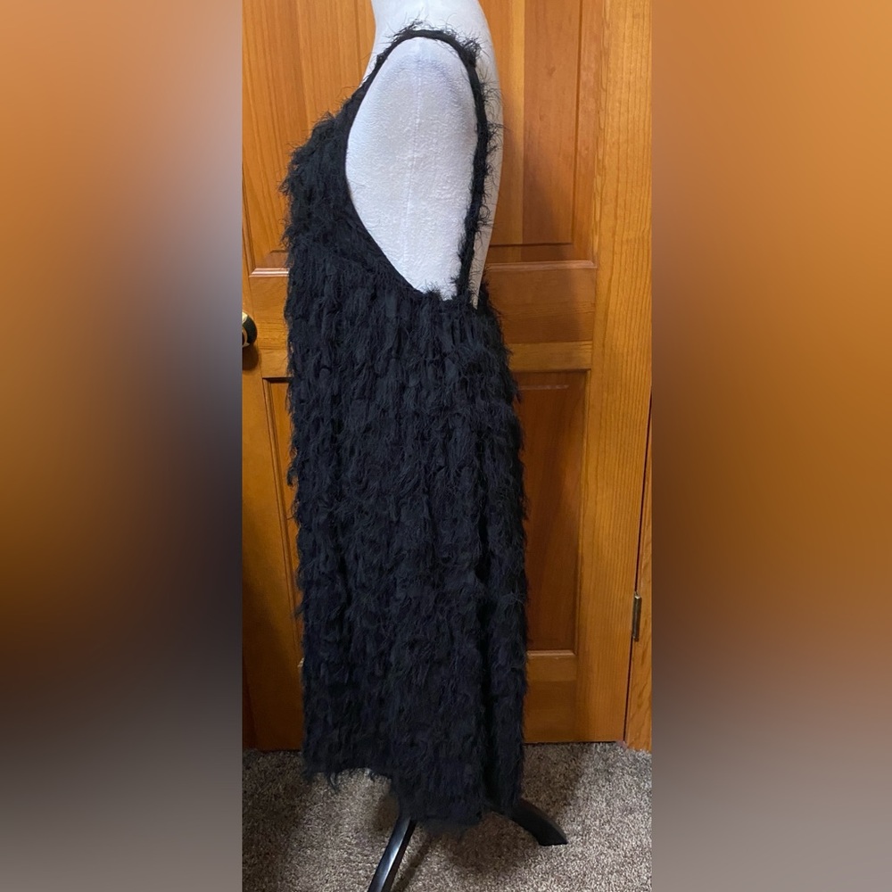 Elegant Black Eyelash Textured Sleeveless Midi Dress - Picture 3 of 6